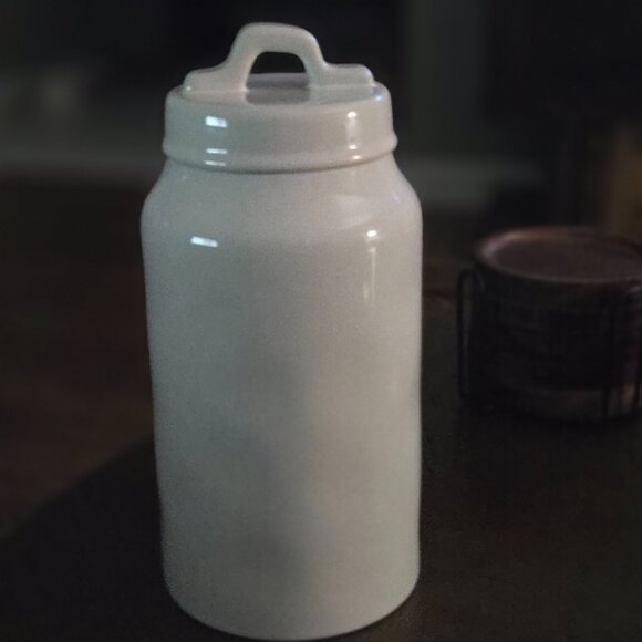 Rae Dunn Puppy Love white ceramic treat canister with lid, black lettering NWOT - Picture 5 of 10